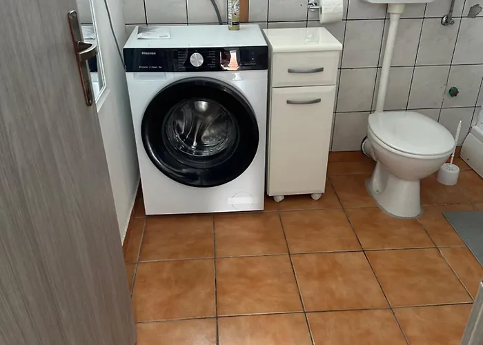 Aurora - 70 M From The Sea *