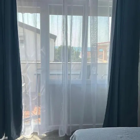 Aurora - 70 M From The Sea Apartment