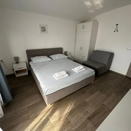 Aurora - 70 M From The Sea Apartment