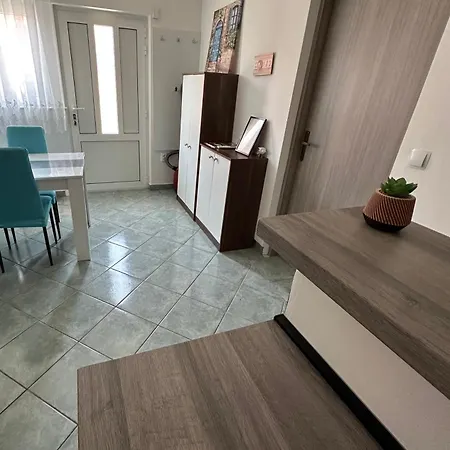 Apartment Aurora - 70 M From The Sea *