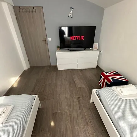 Aurora - 70 M From The Sea *