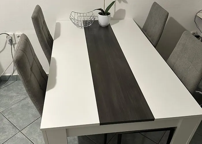 Aurora - 70 M From The Sea فرسي